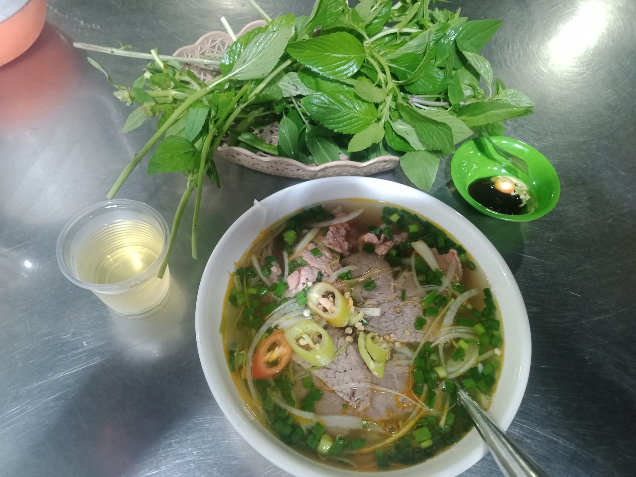 Tô hủ tiếu giá cả hợp lý nhưng lại để lại nhiều dư vị trong lòng thực khách 