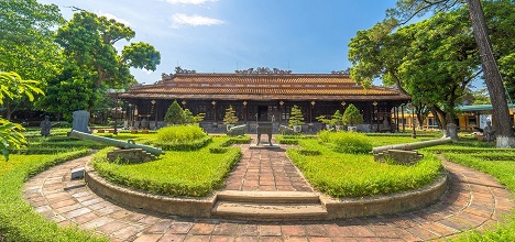 Hue Museum of Royal Antiquities: Keep many artifacts of the Nguyen Dynasty