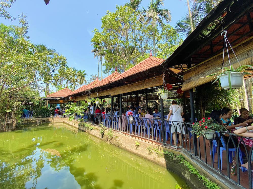 Duyen Que Restaurants evokes the rustic Vietnamese countryside  ambiance