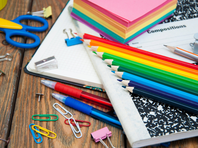 1/6 là ngày gì Đồ dùng học tập là món quà thiết thực dành tặng bé