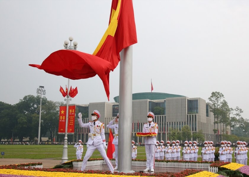 Nghi lễ kéo cờ Lăng Bác diễn ra nghiêm trang, trọng thể