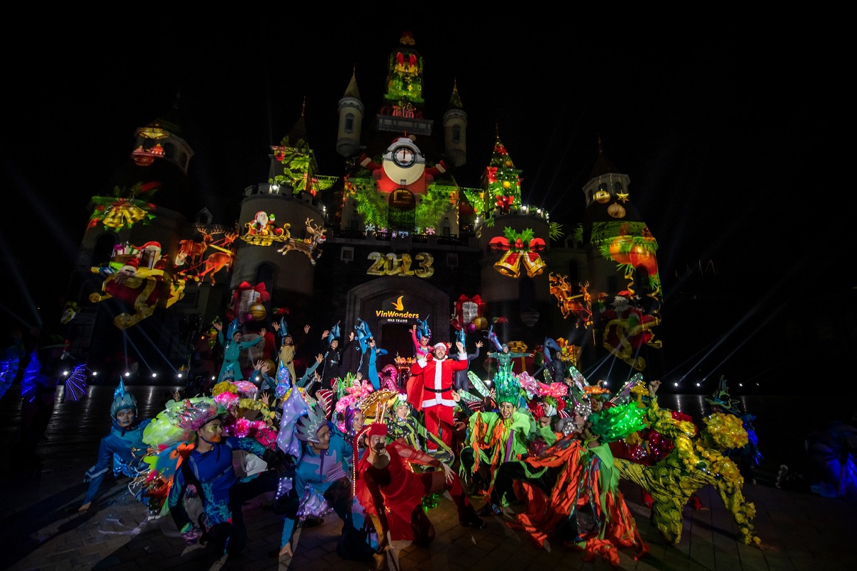 Kẹo Giáng Sinh Bước vào một thế giới thần tiên tại VinWonders và trải nghiệm không khí Giáng Sinh đong đầy cảm xúc