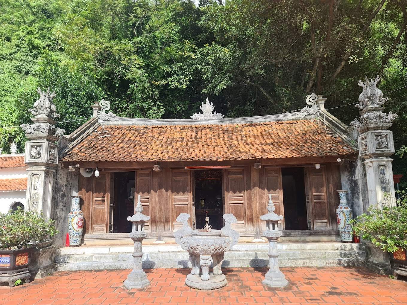 Đền thờ Mai An Tiêm Khám phá các cổ vật tại đền