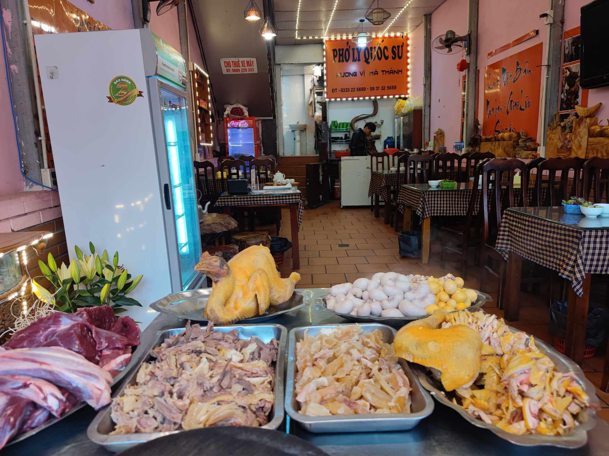 Không gian quán phở Lý Quốc Sư