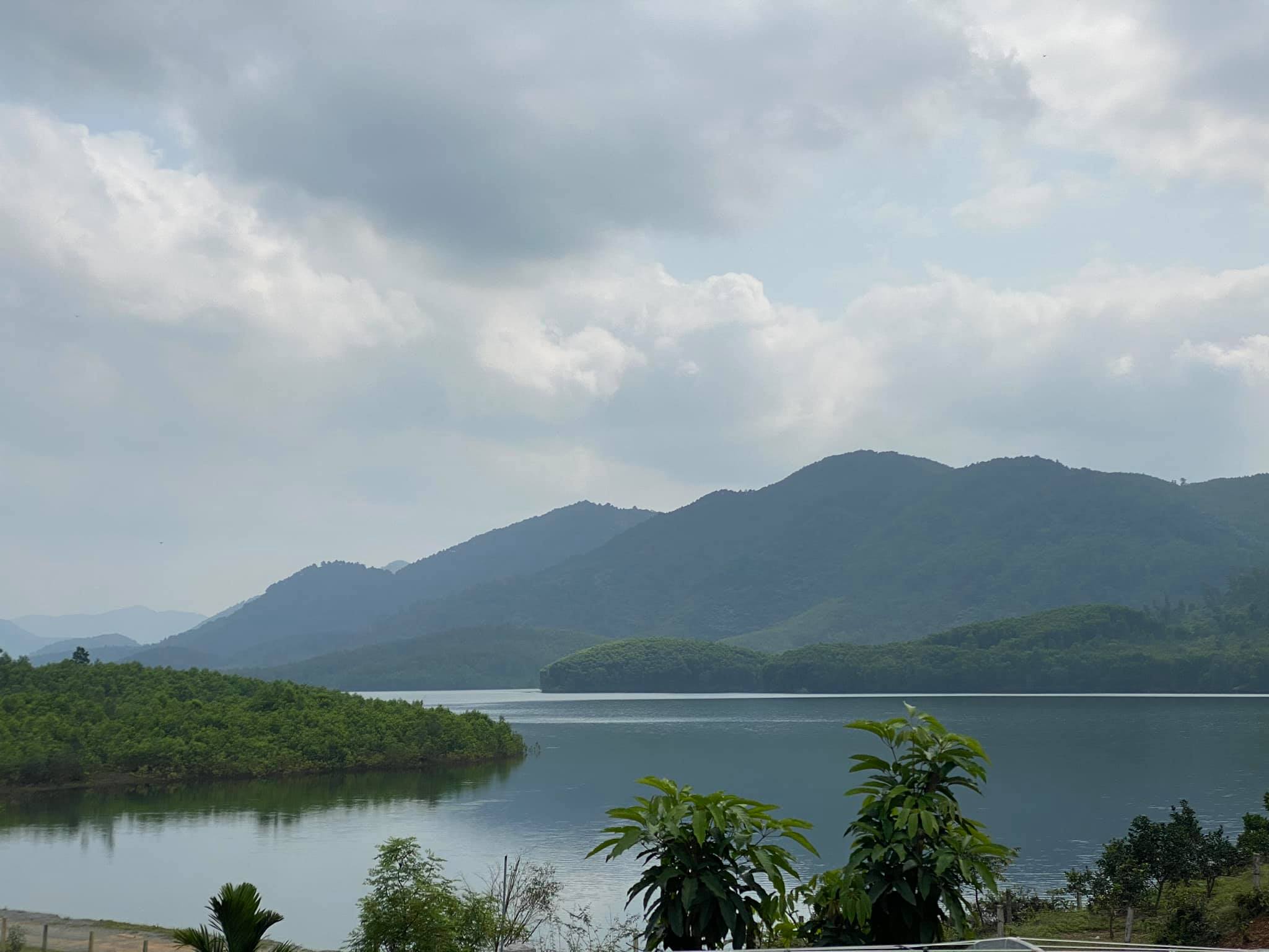 hồ Trại Tiểu Không khi trong xanh ở hồ Trại Tiểu