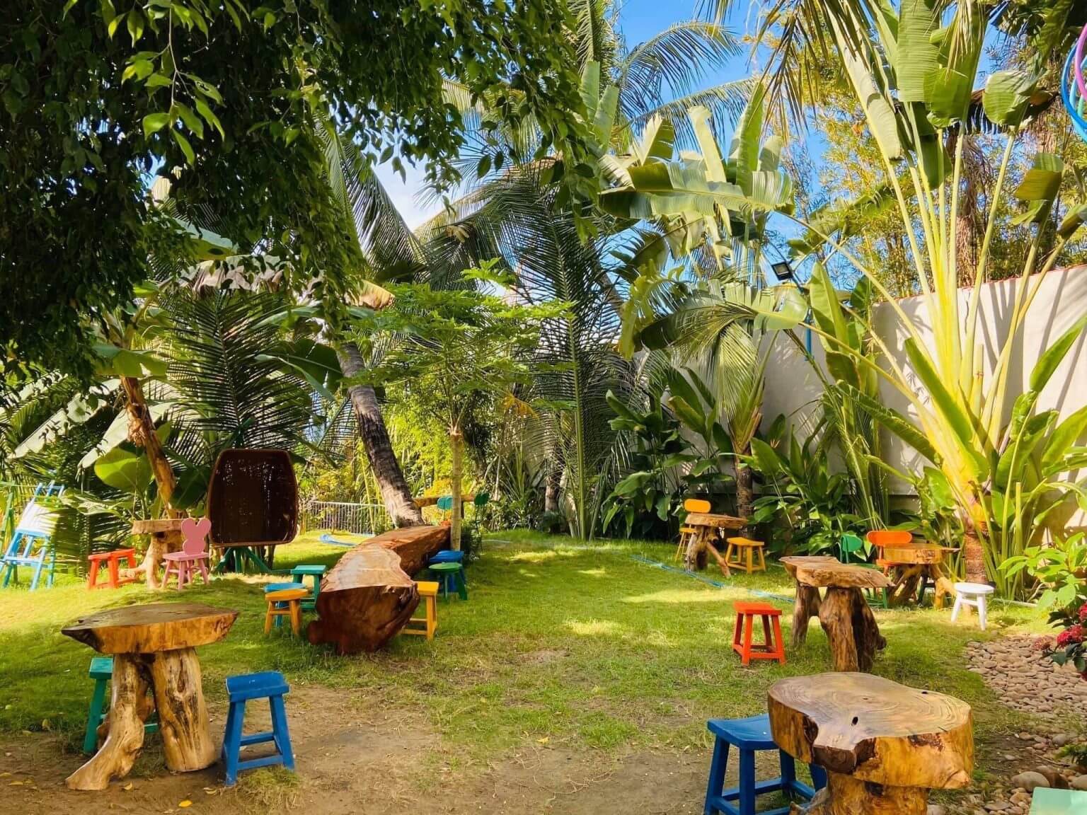 Khu vui chơi ngoài trời rộng rãi, thoáng mát