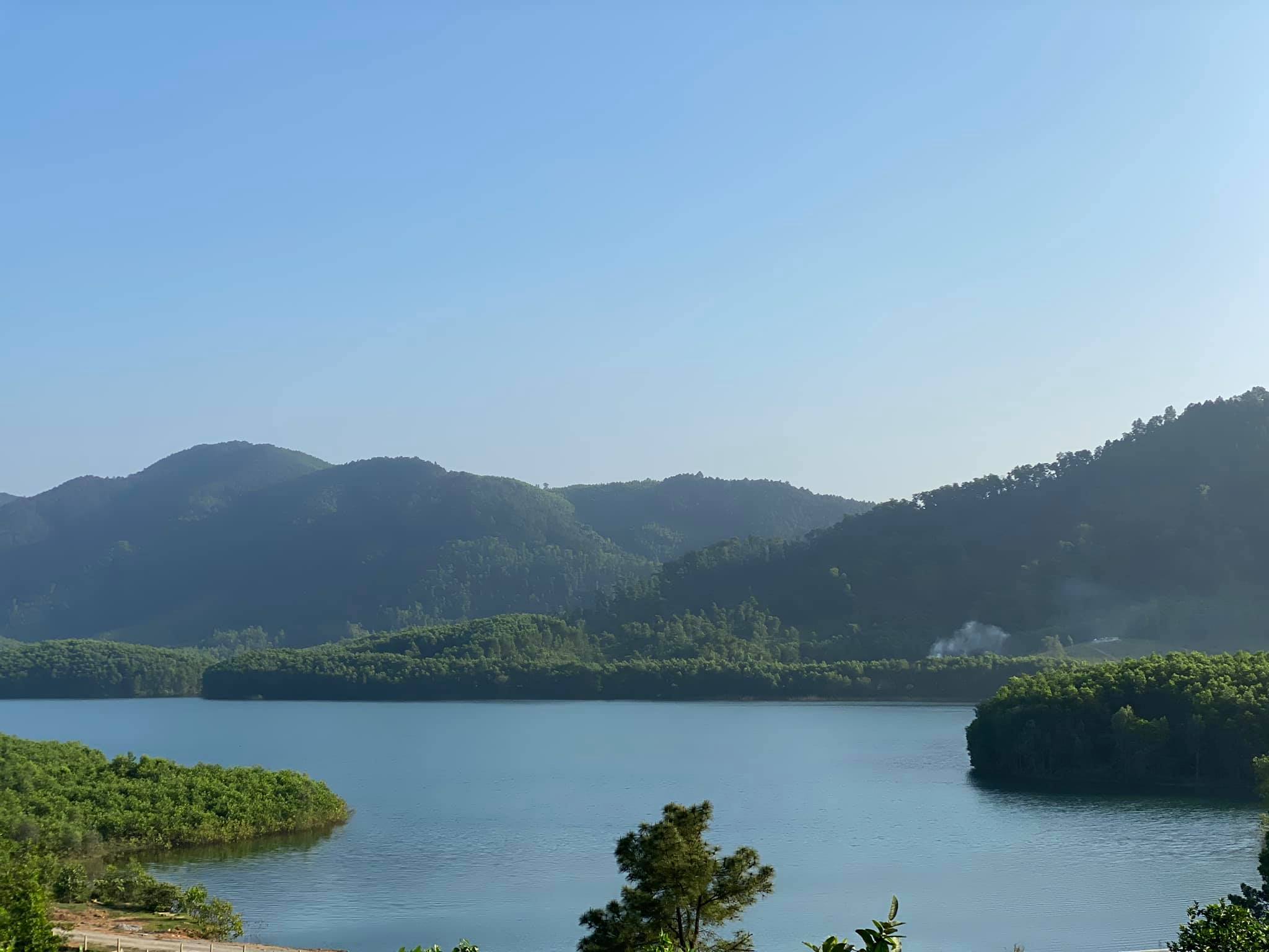 hồ Trại Tiểu Khung cảnh yên bình hồ Trại Tiểu