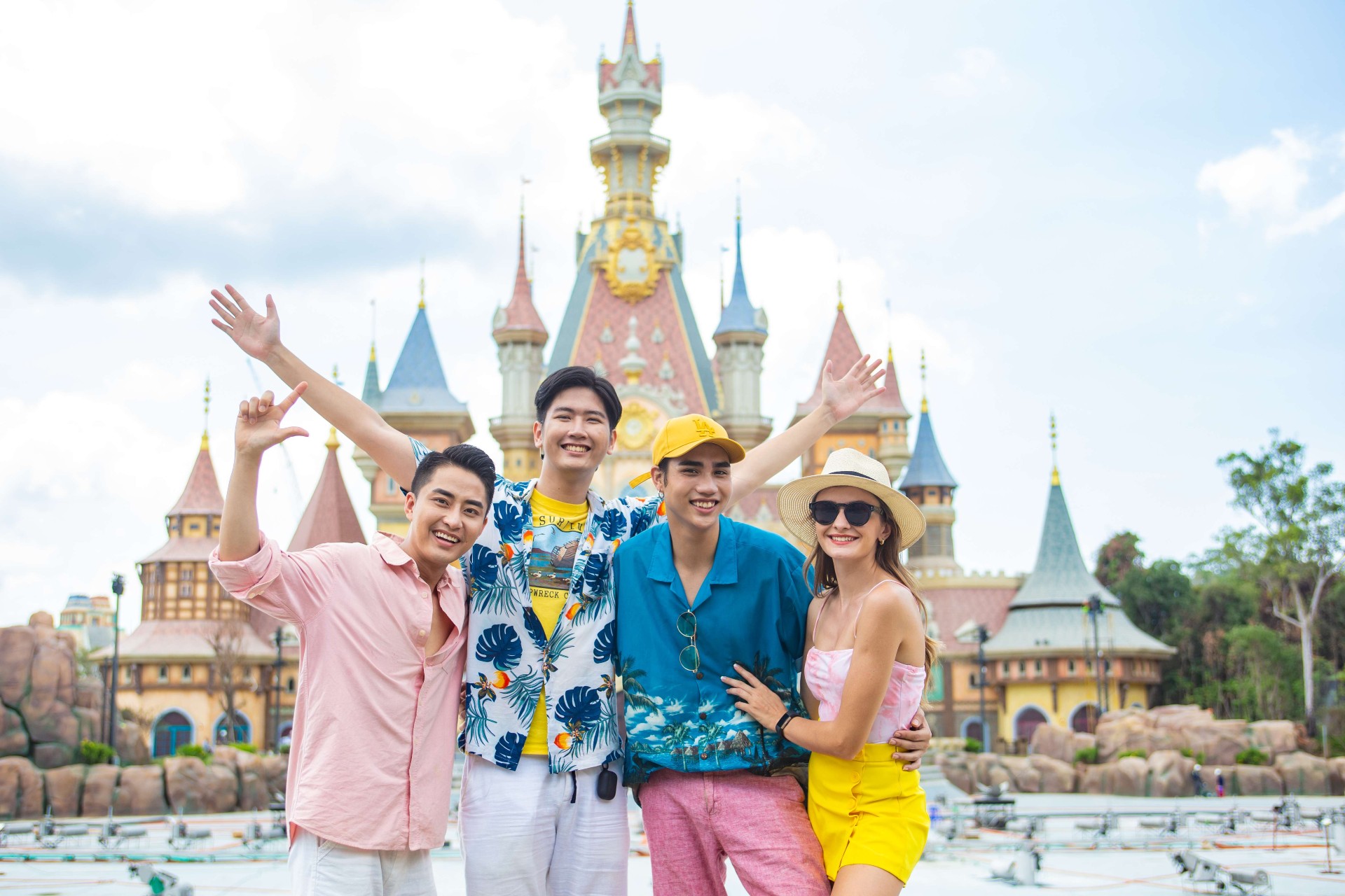 Cùng bạn bè tiếp thu thêm những kiến thức, kỹ năng trong cuộc sống