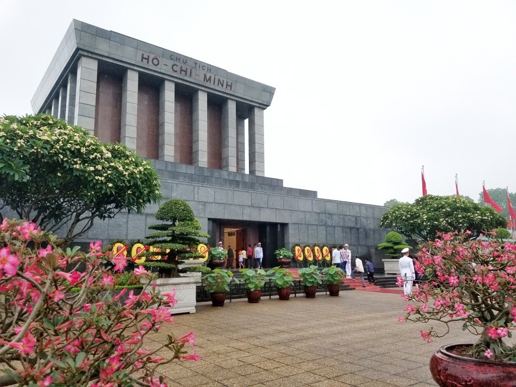 Lăng Bác ở đâu? Lăng Hồ Chủ tịch tọa lạc ở số 2 Hùng Vương, Điện Bàn, quận Ba Đình, Hà Nội