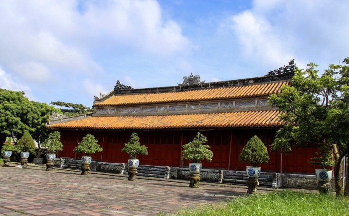 Lăng Dục Đức Điện Long n - nơi thờ các vị vua và hoàng hậu