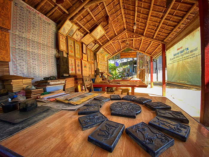 Làng nghề tranh làng Sình