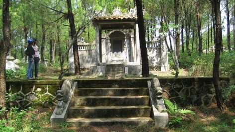 Lăng vua Hiệp Hòa – Ghé thăm lăng mộ có kiến trúc độc đáo bậc nhất xứ Huế