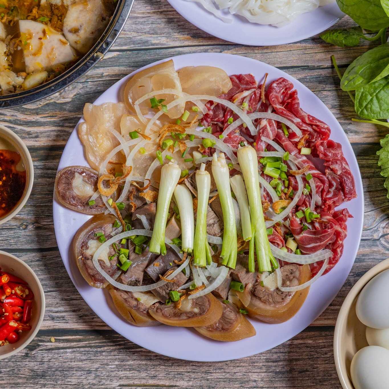 Lẩu bò Năm Cảnh