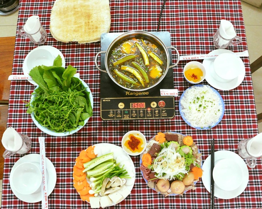 Lẩu bò Quy Nhơn thơm ngon, vị đặc trưng tại quán Năm Hiền