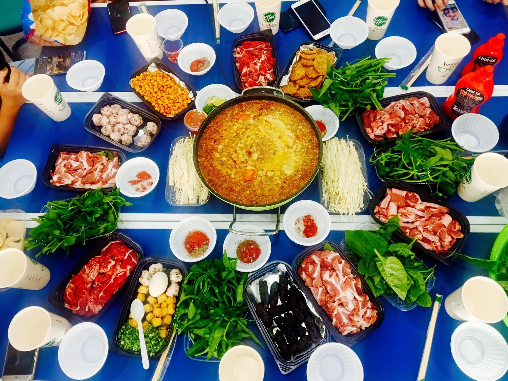 lẩu cua đồng Hải Phòng Sen Việt là một quán lẩu cua đồng nổi tiếng tại Hải Phòng