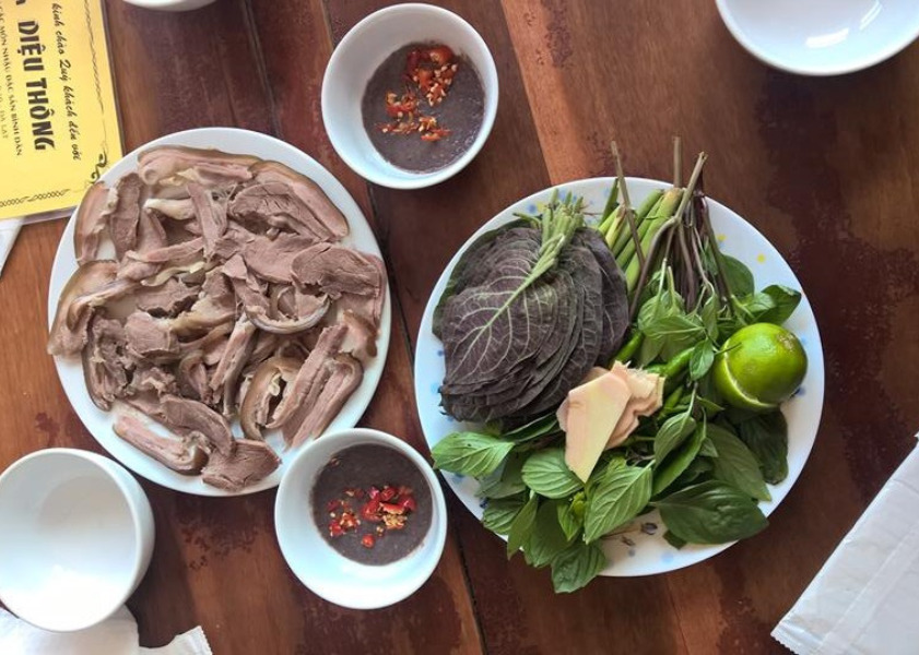 Quán Diệu Thông có nhiều món ngon từ dê, đặc biệt là lẩu dê Đà Lạt