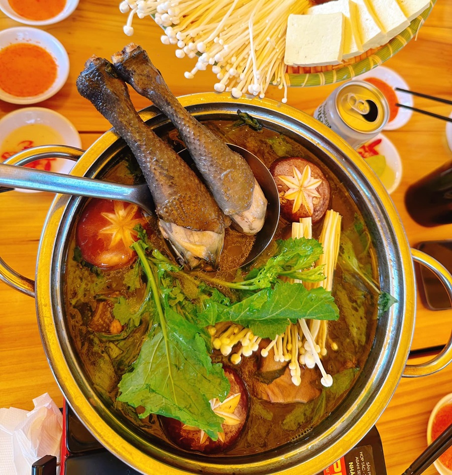 Lẩu gà đen Hải Sâm Sa Pa