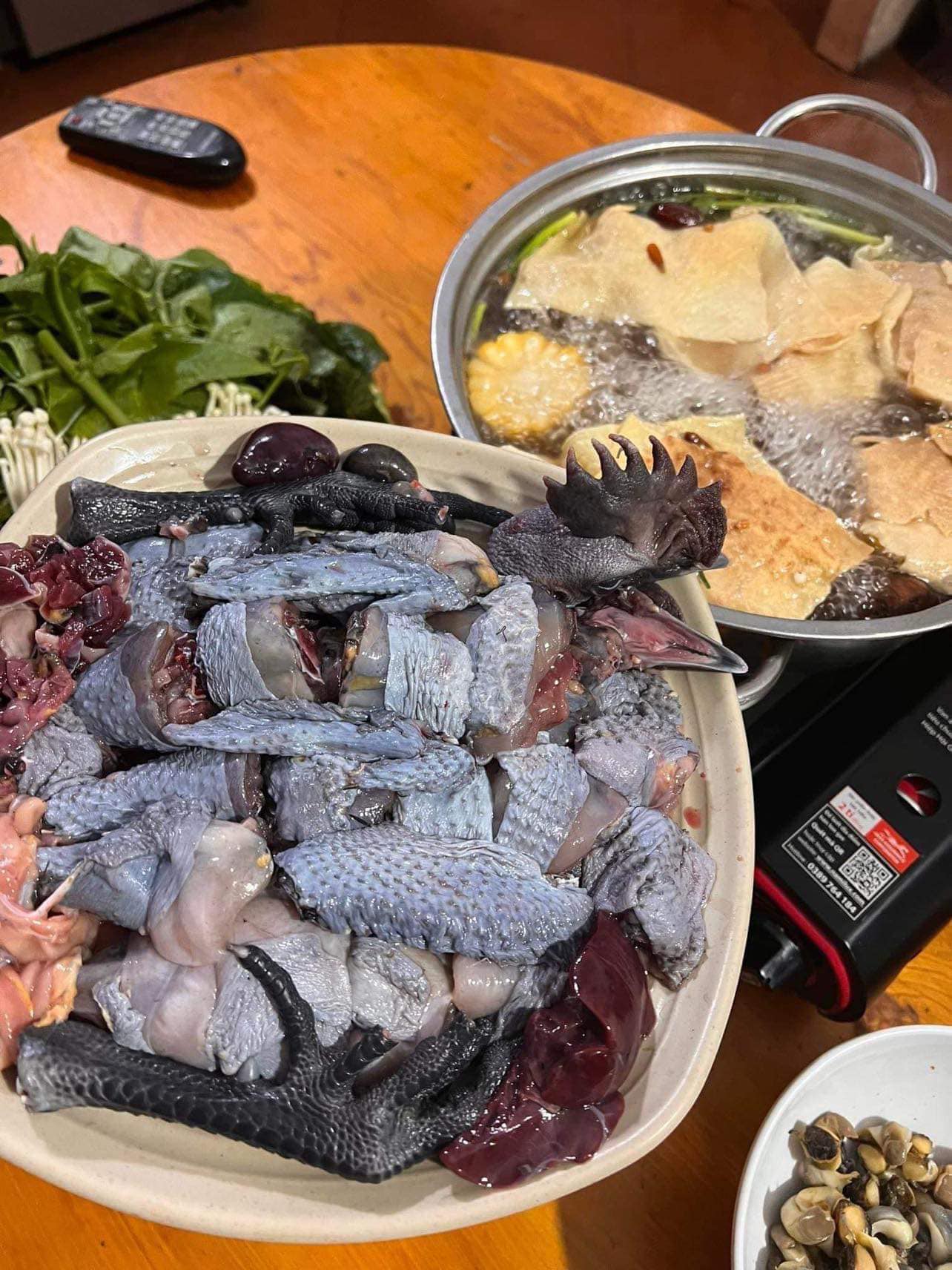 Lẩu gà đen nhà hàng Hotpot Center