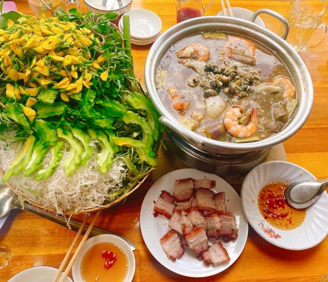 Lẩu mắm Chị Mười Ba