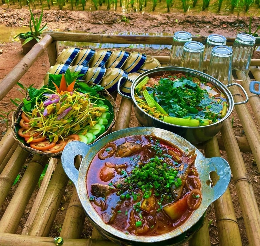 Lẩu mắm khu ẩm thực sinh thái Sen Nam Bộ