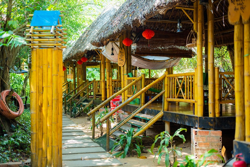 Không gian nhà hàng sinh thái An Nam rộng rãi, mát mẻ 
