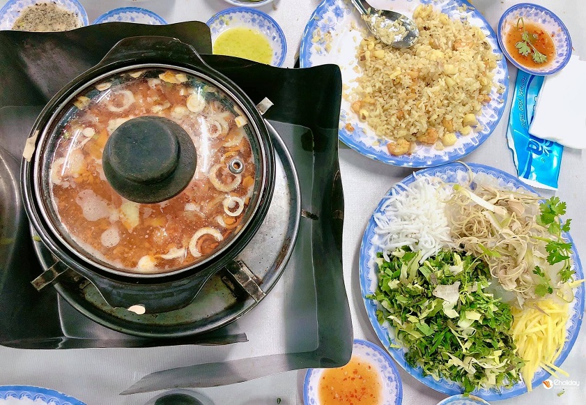 Thưởng thức lẩu sứa Quy Nhơn sao cho ngon nhất cũng là một nghệ thuật