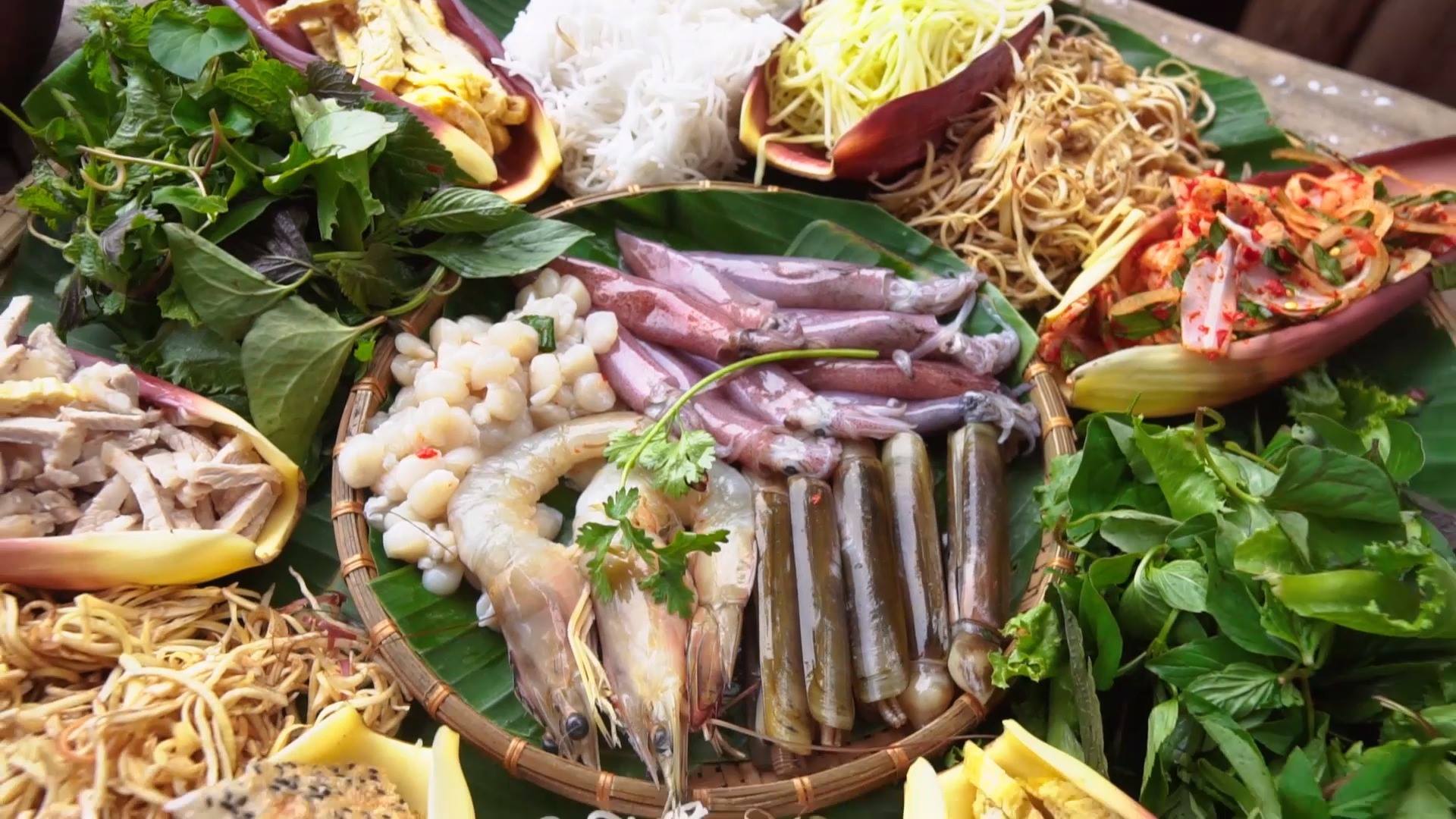 Các loại topping thả lẩu tại quán Sóc Nâu