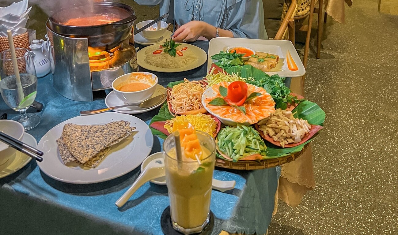 Hoàng Ngọc là cái tên quen thuộc vào hội “fan cứng” của món lẩu thả Phan Thiết 