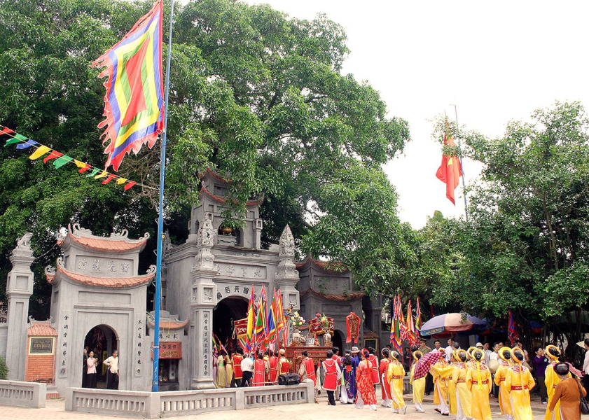 hồ Bán Nguyệt Hưng Yên Lễ hội đền Trần