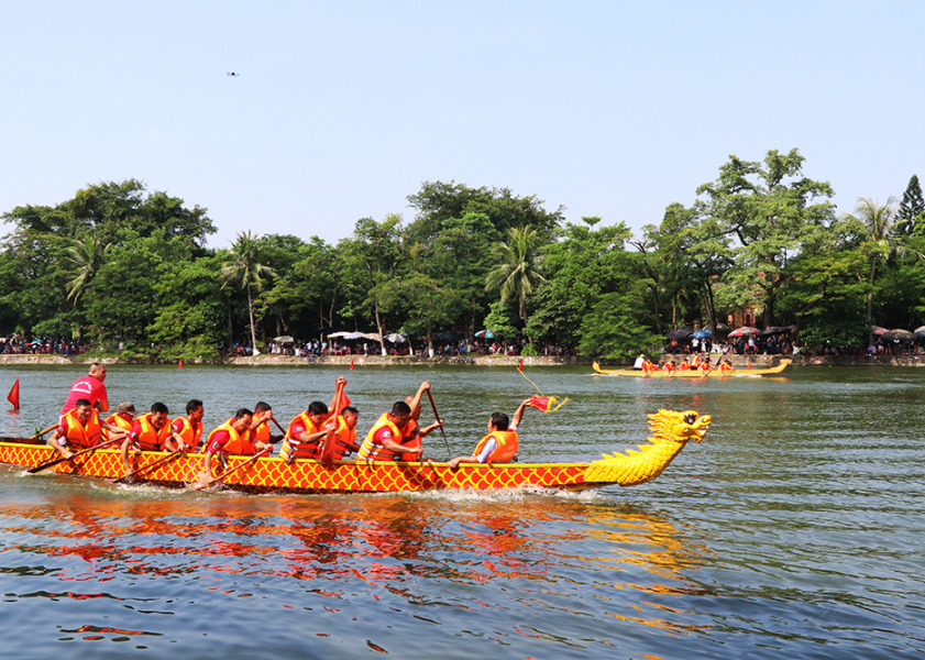 hồ Bán Nguyệt Hưng Yên Lễ hội đua thuyền