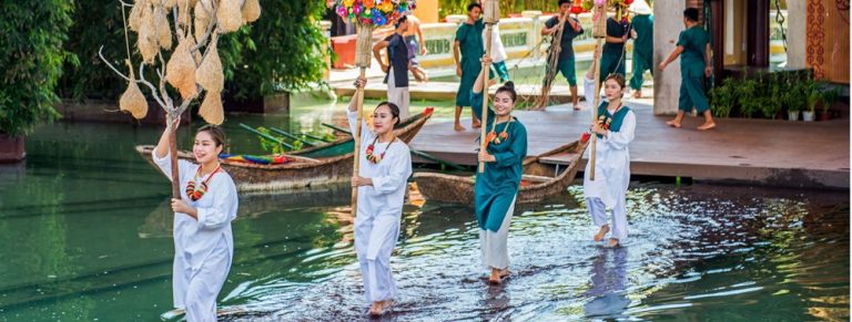 Thưởng thức show diễn nghệ thuật độc đáo tại VinWonders Nam Hội An