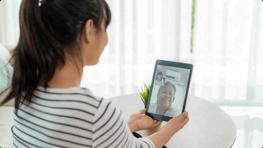 Lễ Vu Lan Gọi điện cho bố mẹ để dành sự quan tâm và tình yêu thương bất chấp khoảng cách về địa lý