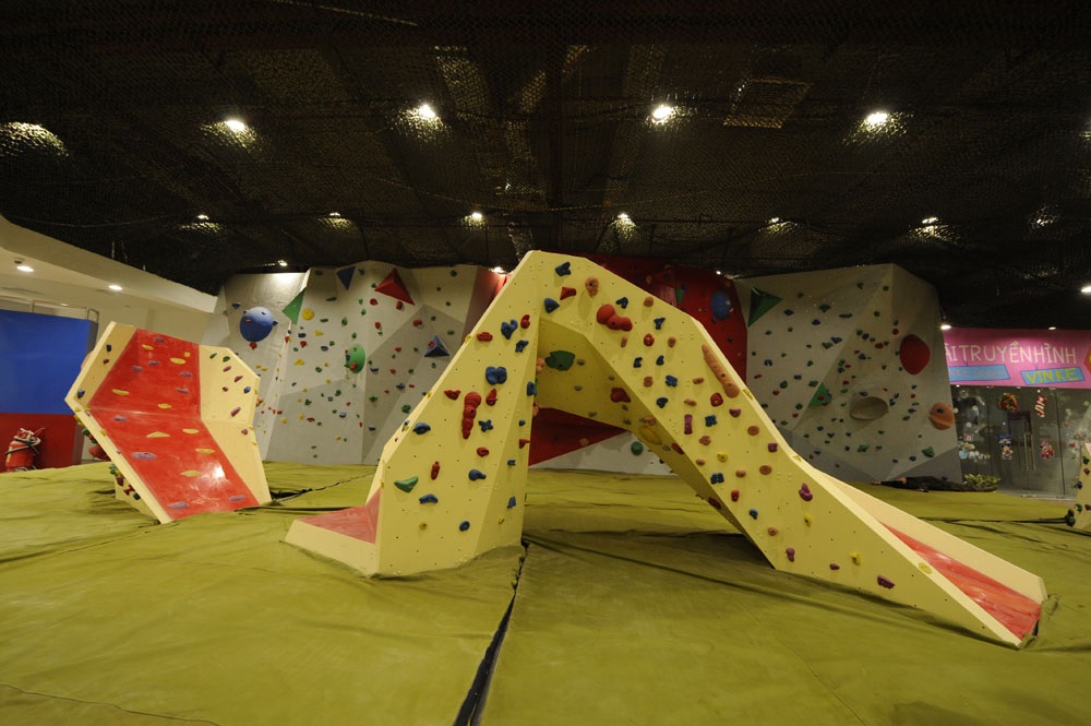 Tường leo được thiết kế hình con rồng độc đáo, lạ mắt 