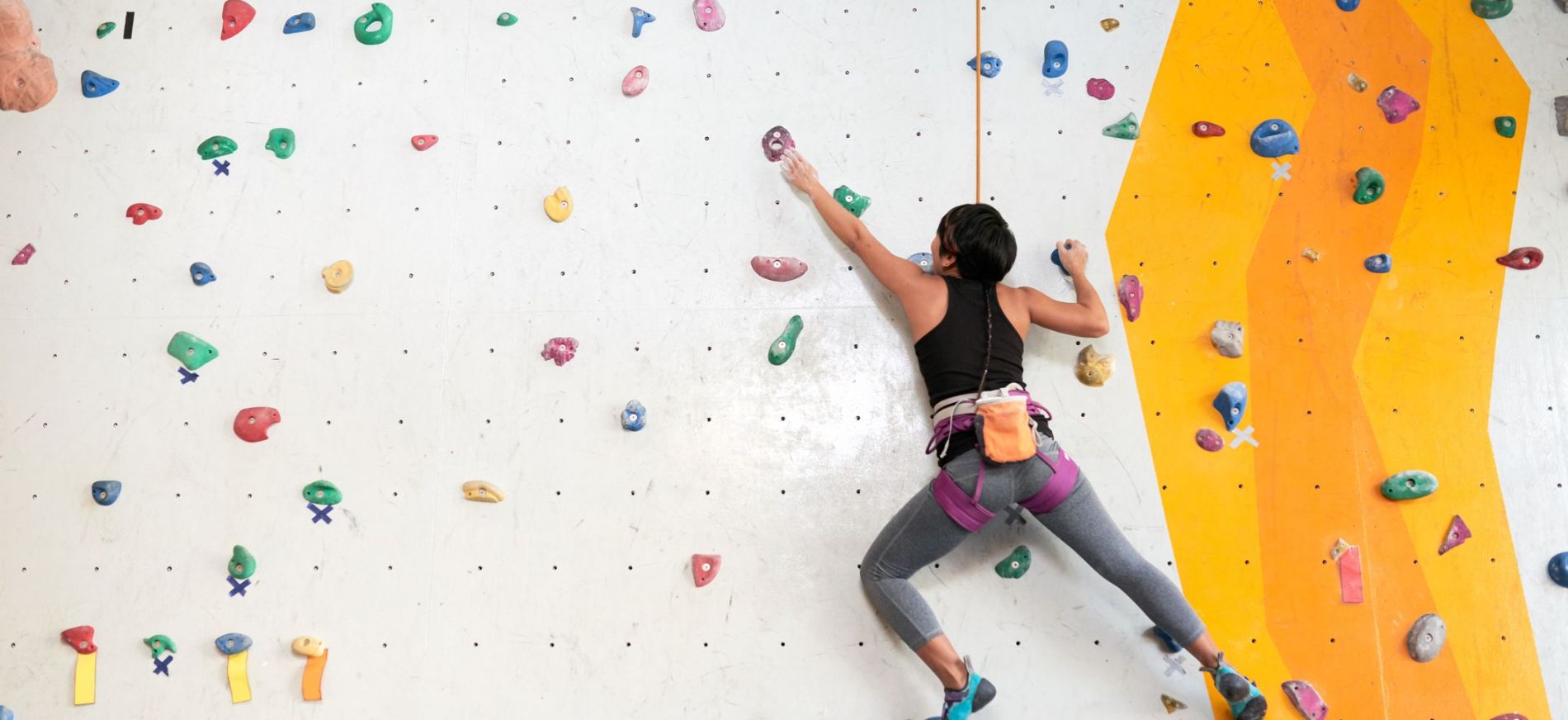 Leo núi trong nhà TPHCM