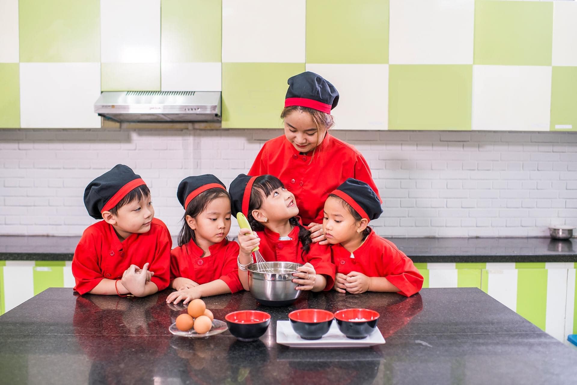 Trở thành bếp trưởng nhí và cùng trổ tài nấu những món ăn siêu ngon dành tặng ba mẹ