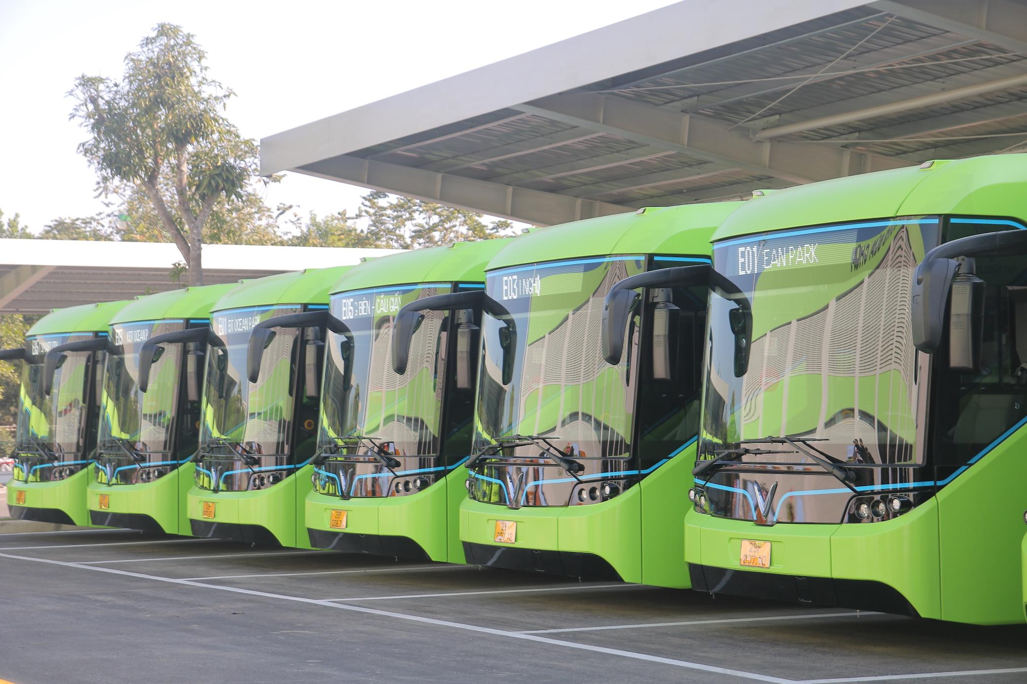Nhà chờ điểm đón xe bus Vinhomes Ocean Park