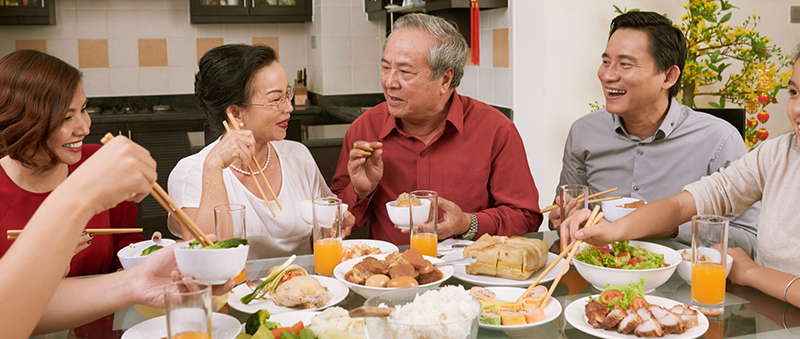 Lời chúc đầu tháng Đầu tháng dành thời gian ăn cơm gia đình và gửi đến cha mẹ những lời chúc đầu tháng tốt đẹp nhất