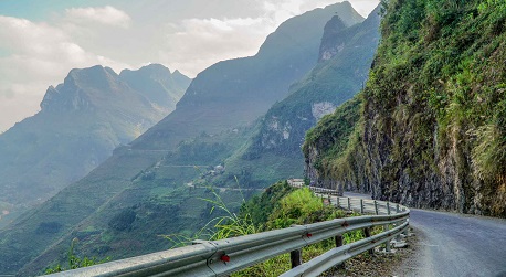 Ma Pi Leng Pass: A journey into scenic marvels & thrills