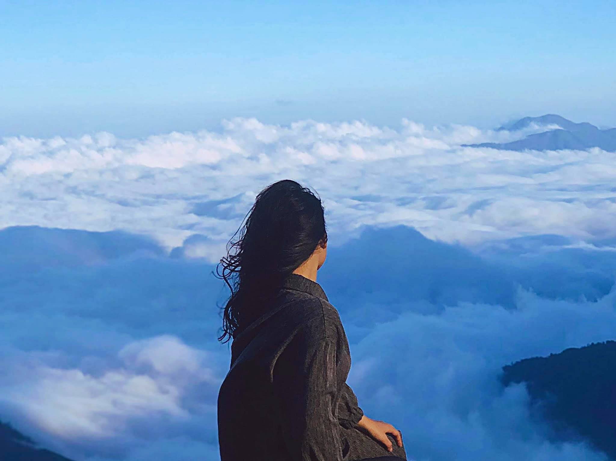 Mặc quần áo đủ ấm khi đi săn mây Sa Pa