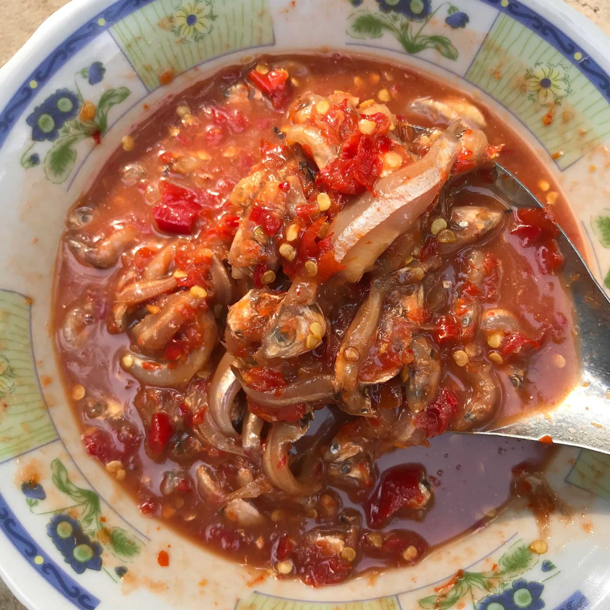 Mắm Huế Mắm cá Huế được làm từ cá cơm tươi ngon