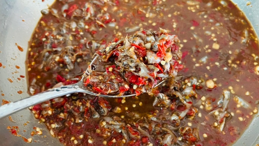 mắm rò Huế Mắm rò Huế là loại mắm đặc trưng của Cố đô