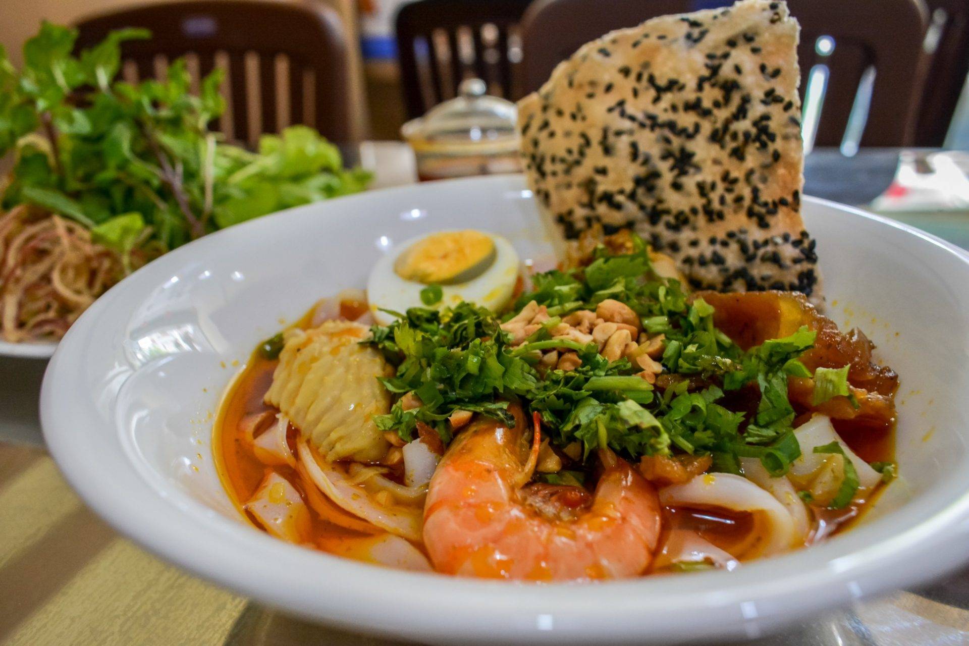 Mì Quảng Quy Nhơn Giá cả phải chăng nên quán rất đông khách