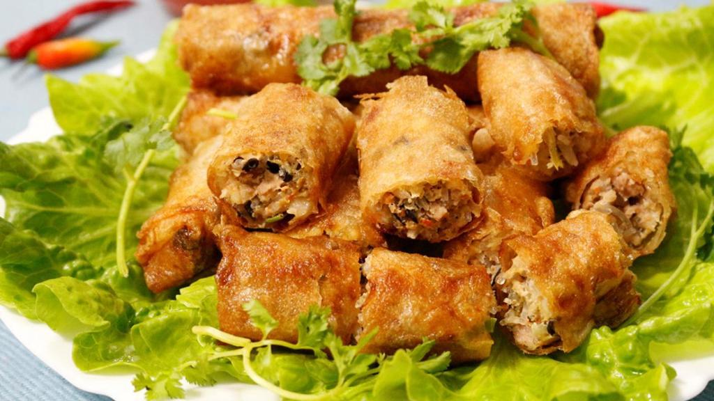 Nem rán là một món ăn đặc trưng trong các dịp Tết của Hà Nội 