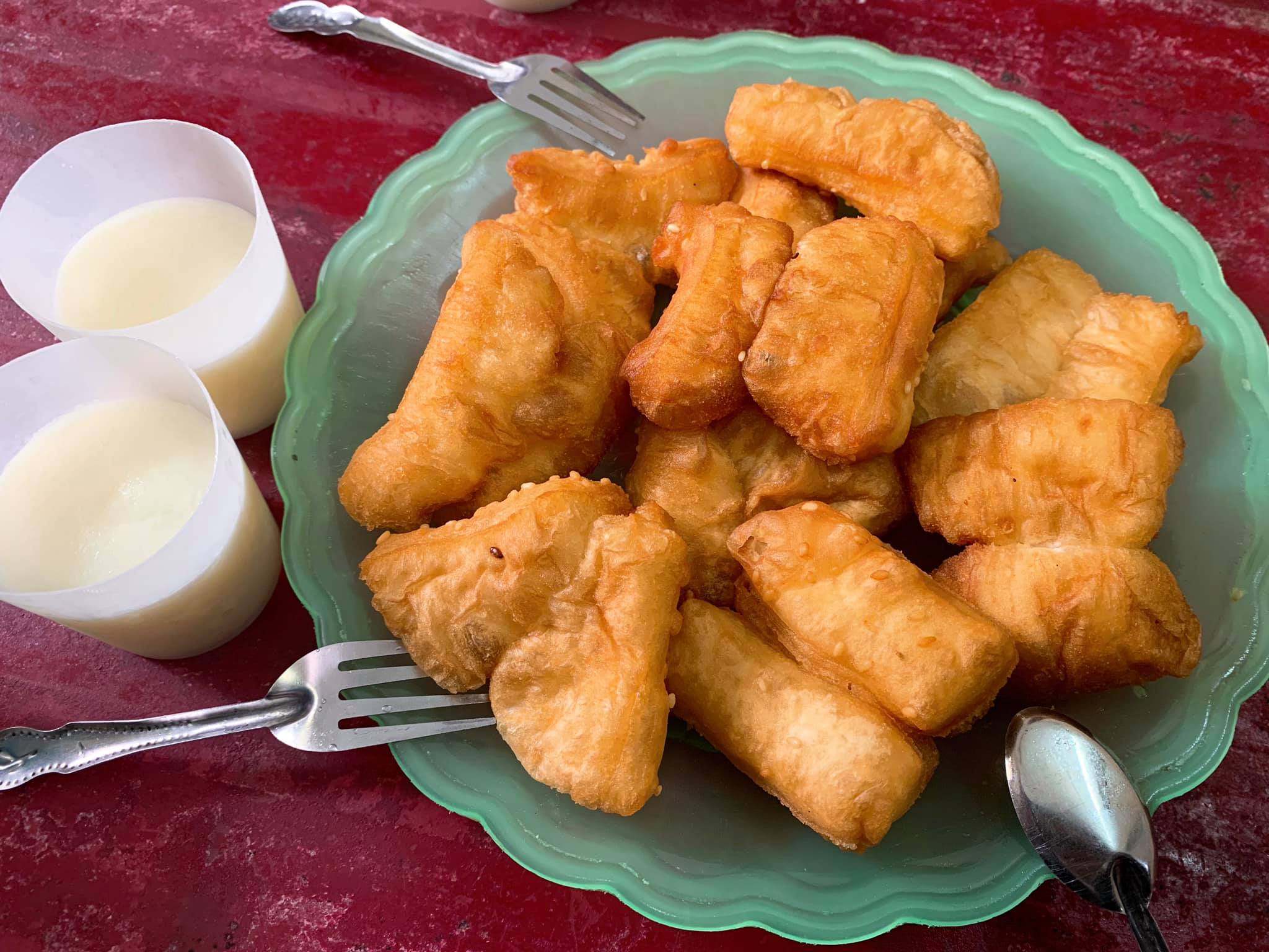 món ngon Hà Đông Sữa chua đùi gà là món ăn vặt rất độc đáo