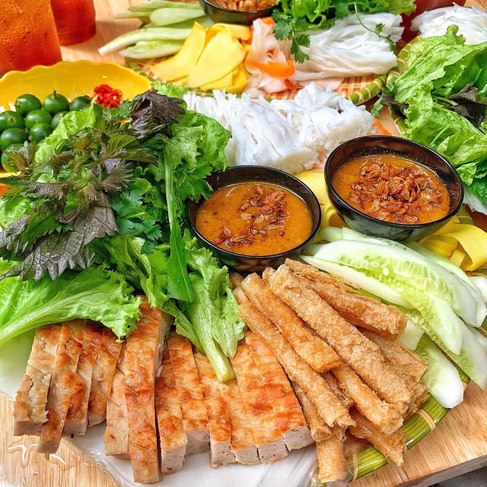 món ngon Hà Đông Set nem nướng Nha Trang hấp dẫn thực khách ngay từ ánh nhìn đầu tiên