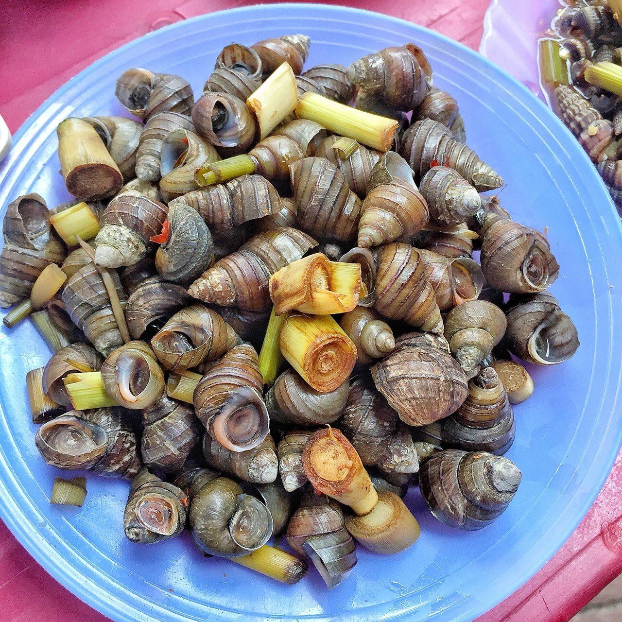 Món ngon phố ốc Bến Ngự