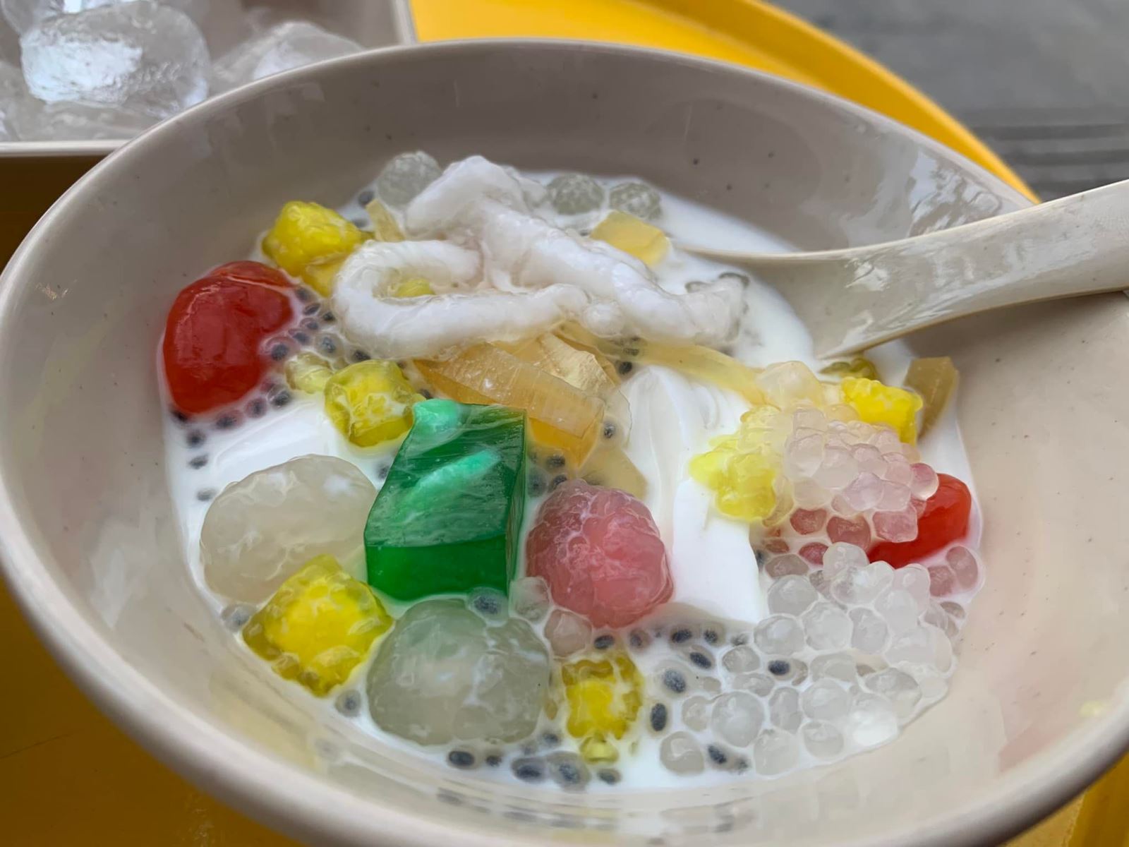 Thực khách có thể thưởng thức nhiều loại chè khác nhau tại Quảng Ngãi