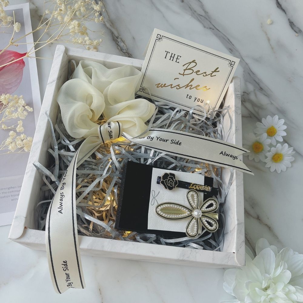 Kẹp tóc tặng cô nhân ngày phụ nữ