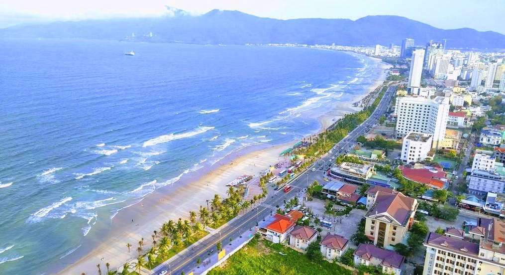 The weather in the South of Vietnam is warm throughout the year, making it perfect for you to explore picturesque beaches