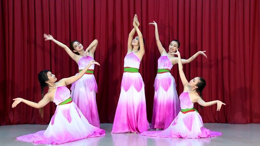 Múa khai giảng năm học mới Những bộ cánh biểu diễn ấn tượng trong tiết mục múa khai giảng năm học mới